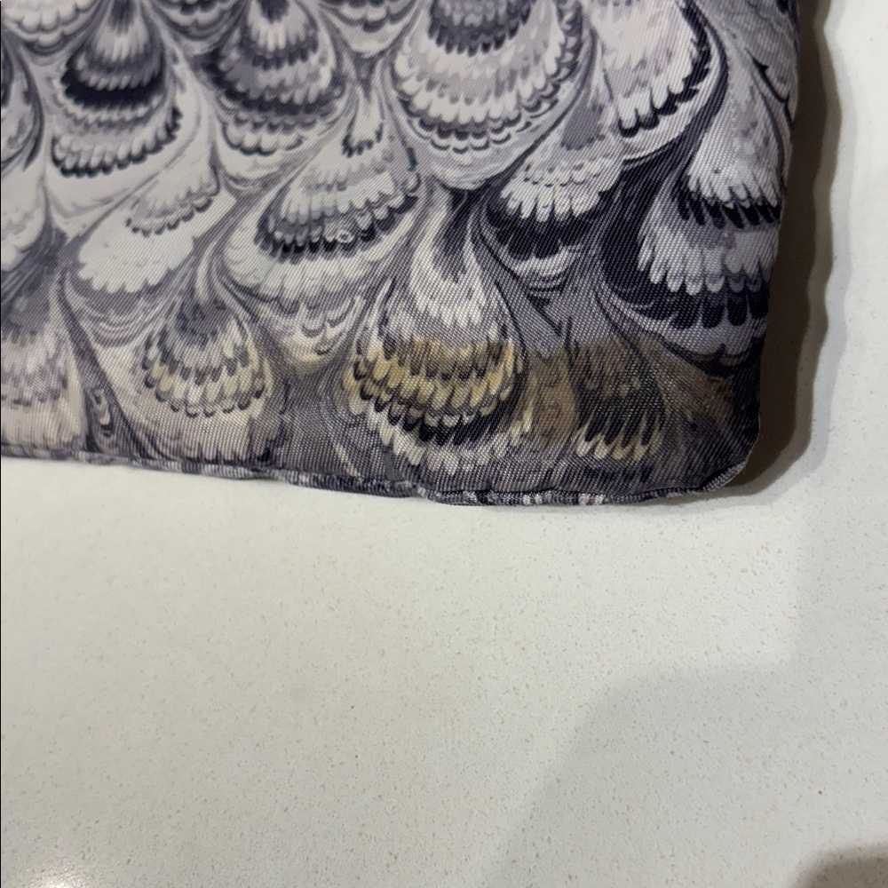🆓Add-On✨Holts Feather Pattern Pouch - Picture 3 of 5